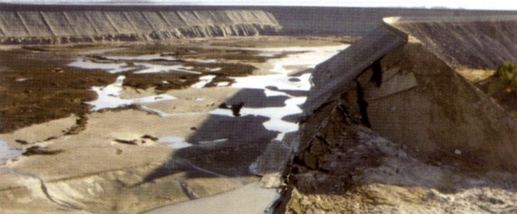 Вид разрушения дамбы старого верхнего бассейна ГАЭС Том Сок